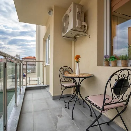 Your Stylish 1br With Private Parking Daire *