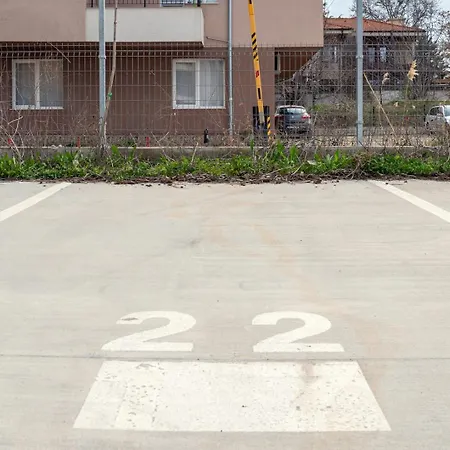 Your Stylish 1br With Private Parking *